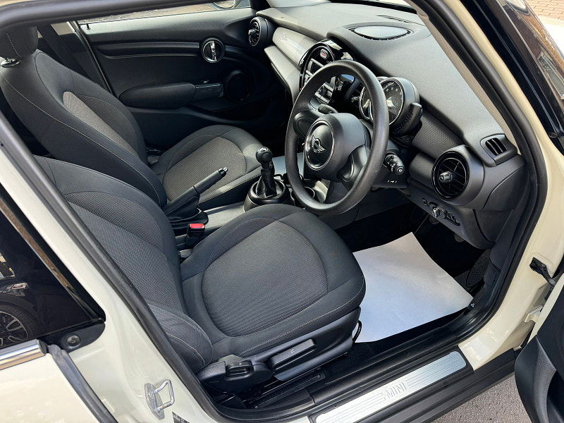 MINI Hatch 1.5L COOPER D Hatchback 5dr Diesel Manual Euro 6 (114 bhp) 5dr Manual 2025