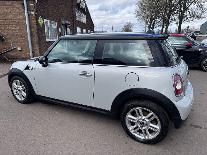 MINI Hatch 1.6 Cooper D Hatchback 3dr Diesel Manual Euro 5 (s/s) (112 ps) 3dr Manual 2026