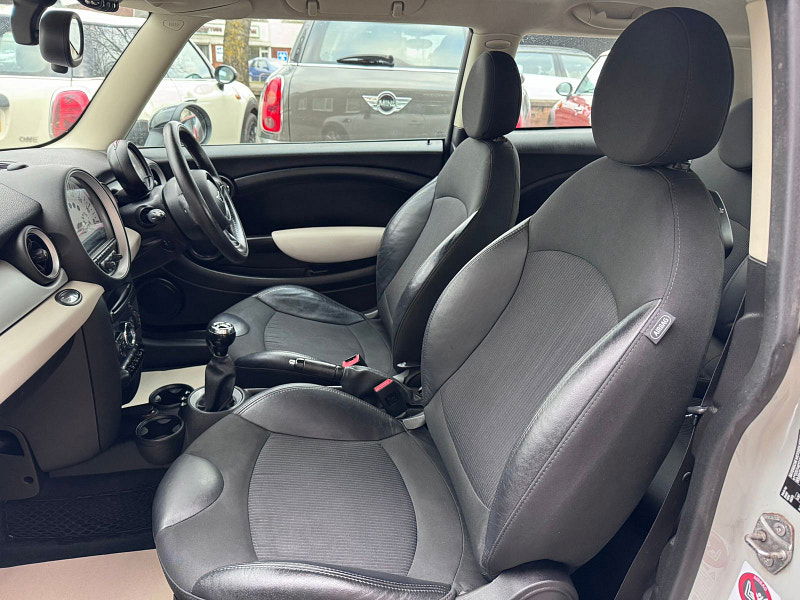 MINI Hatch 1.6 Cooper D Hatchback 3dr Diesel Manual Euro 5 (s/s) (112 ps) 3dr Manual 2026