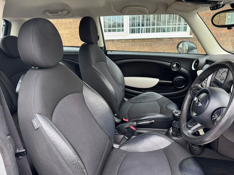 MINI Hatch 1.6 Cooper D Hatchback 3dr Diesel Manual Euro 5 (s/s) (112 ps) 3dr Manual 2026