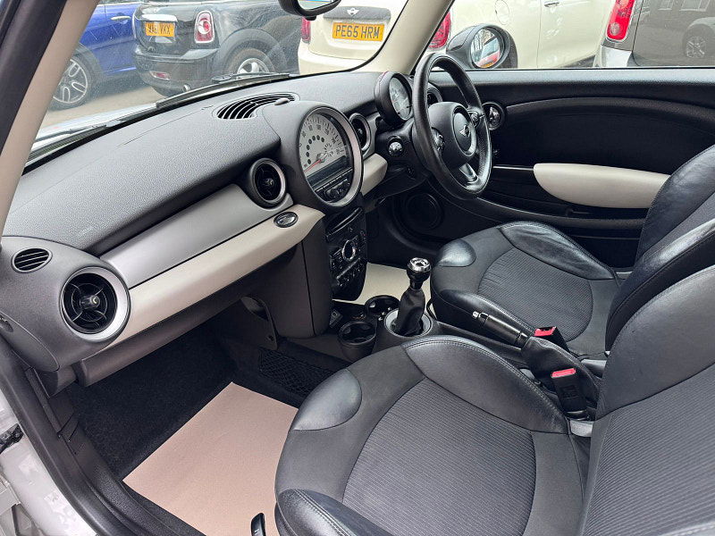 MINI Hatch 1.6 Cooper D Hatchback 3dr Diesel Manual Euro 5 (s/s) (112 ps) 3dr Manual 2026