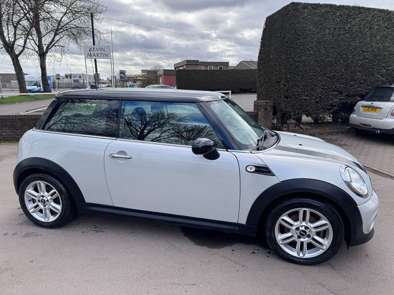 MINI Hatch 1.6 Cooper D Hatchback 3dr Diesel Manual Euro 5 (s/s) (112 ps) 3dr Manual 2026