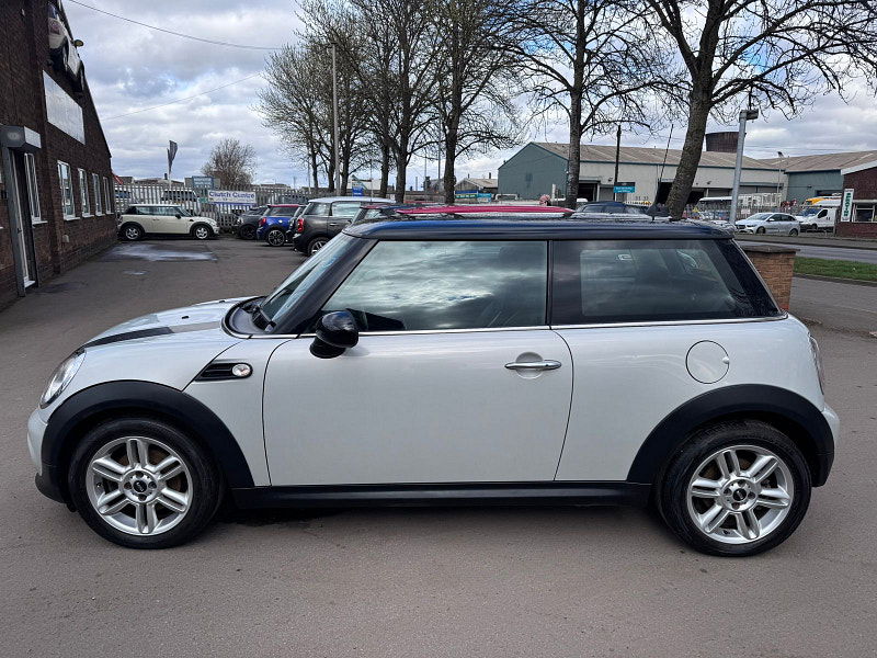 MINI Hatch 1.6 Cooper D Hatchback 3dr Diesel Manual Euro 5 (s/s) (112 ps) 3dr Manual 2026