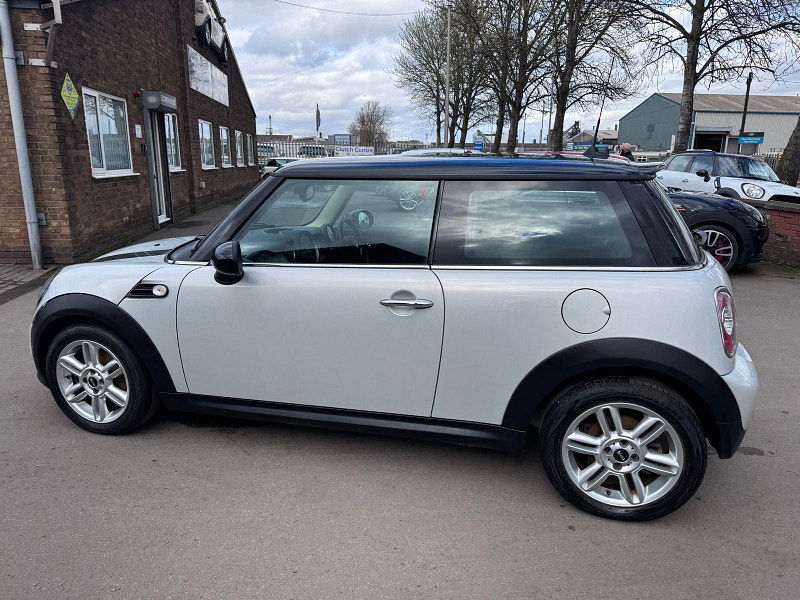 MINI Hatch 1.6 Cooper D Hatchback 3dr Diesel Manual Euro 5 (s/s) (112 ps) 3dr Manual 2026