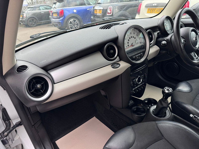 MINI Hatch 1.6 Cooper D Hatchback 3dr Diesel Manual Euro 5 (s/s) (112 ps) 3dr Manual 2026