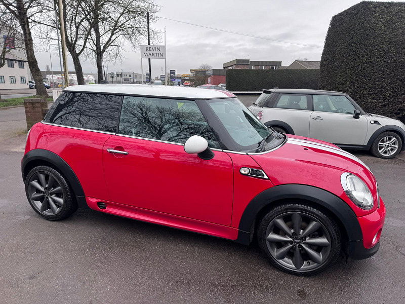 MINI Hatch 1.6 Cooper D London 2012 Hatchback 3dr Diesel Manual Euro 5 (s/s) (112 ps) 3dr Manual 2026