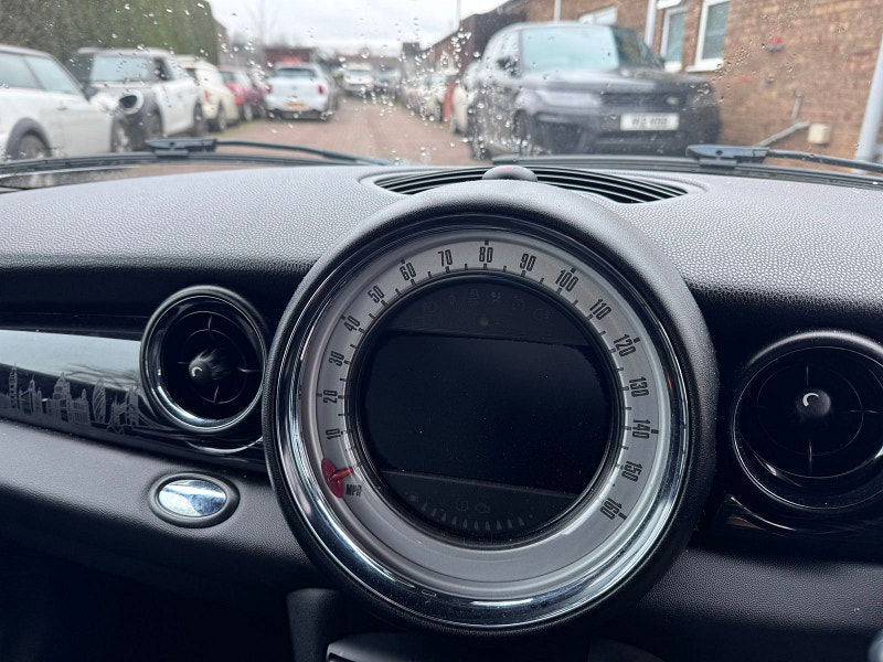 MINI Hatch 1.6 Cooper D London 2012 Hatchback 3dr Diesel Manual Euro 5 (s/s) (112 ps) 3dr Manual 2026