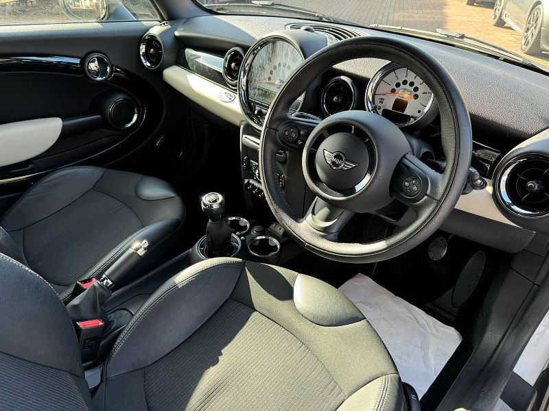 MINI Hatch 1.6L COOPER D Hatchback 3dr Diesel Manual Euro 5 (112 bhp) 3dr Manual 2025