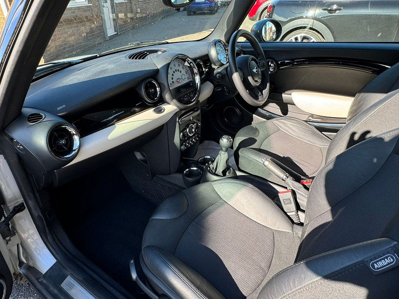 MINI Hatch 1.6L COOPER D Hatchback 3dr Diesel Manual Euro 5 (112 bhp) 3dr Manual 2025
