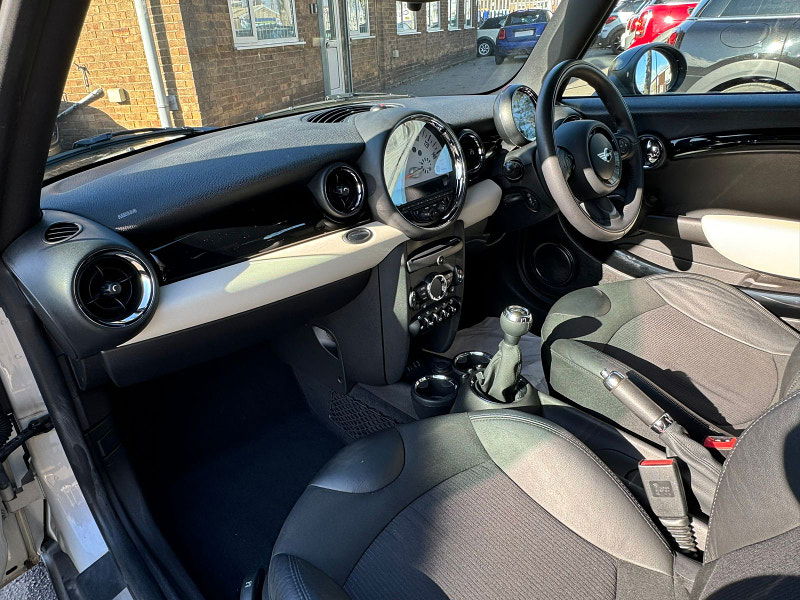 MINI Hatch 1.6L COOPER D Hatchback 3dr Diesel Manual Euro 5 (112 bhp) 3dr Manual 2025