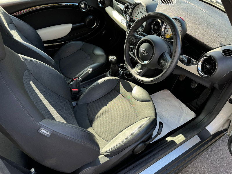 MINI Hatch 1.6L COOPER D Hatchback 3dr Diesel Manual Euro 5 (112 bhp) 3dr Manual 2025