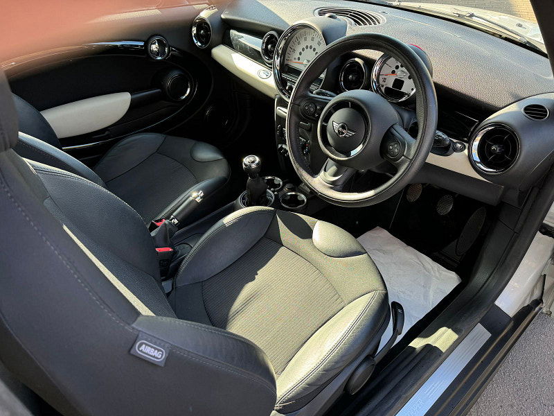 MINI Hatch 1.6L COOPER D Hatchback 3dr Diesel Manual Euro 5 (112 bhp) 3dr Manual 2025