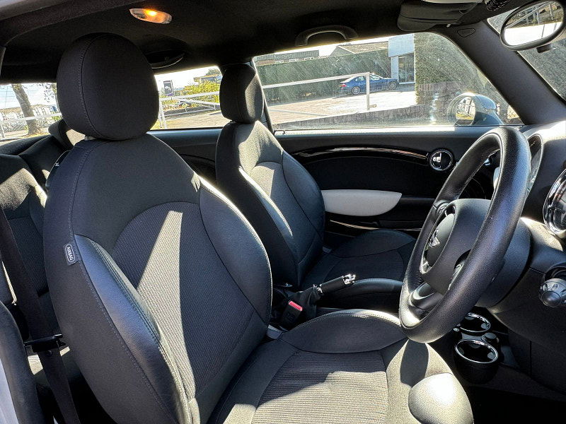 MINI Hatch 1.6L COOPER D Hatchback 3dr Diesel Manual Euro 5 (112 bhp) 3dr Manual 2025