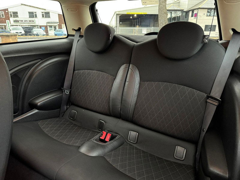 MINI Hatch 1.6L One D Baker Street Hatchback 3dr Diesel Manual Euro 5 (88 bhp) 3dr Manual 2025