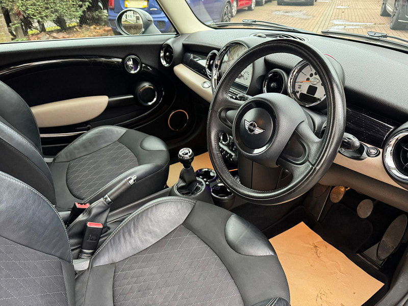 MINI Hatch 1.6L One D Baker Street Hatchback 3dr Diesel Manual Euro 5 (88 bhp) 3dr Manual 2025