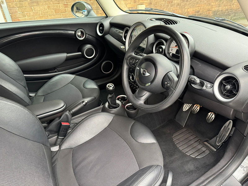 MINI Hatch 2.0L COOPER SD Hatchback 3dr Diesel Manual Euro 5 (141 bhp) 3dr Manual 2025