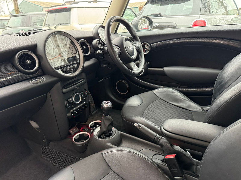 MINI Hatch 2.0L COOPER SD Hatchback 3dr Diesel Manual Euro 5 (141 bhp) 3dr Manual 2025