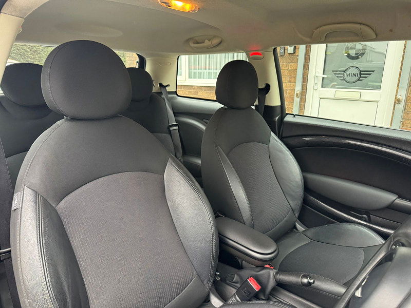 MINI Hatch 2.0L COOPER SD Hatchback 3dr Diesel Manual Euro 5 (141 bhp) 3dr Manual 2025