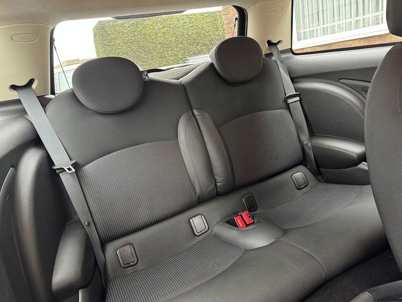 MINI Hatch 2.0L COOPER SD Hatchback 3dr Diesel Manual Euro 5 (141 bhp) 3dr Manual 2025