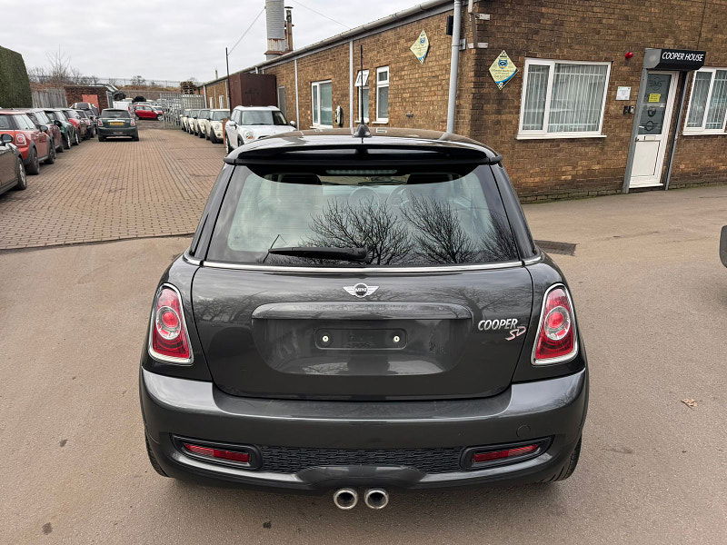 MINI Hatch 2.0L COOPER SD Hatchback 3dr Diesel Manual Euro 5 (141 bhp) 3dr Manual 2025