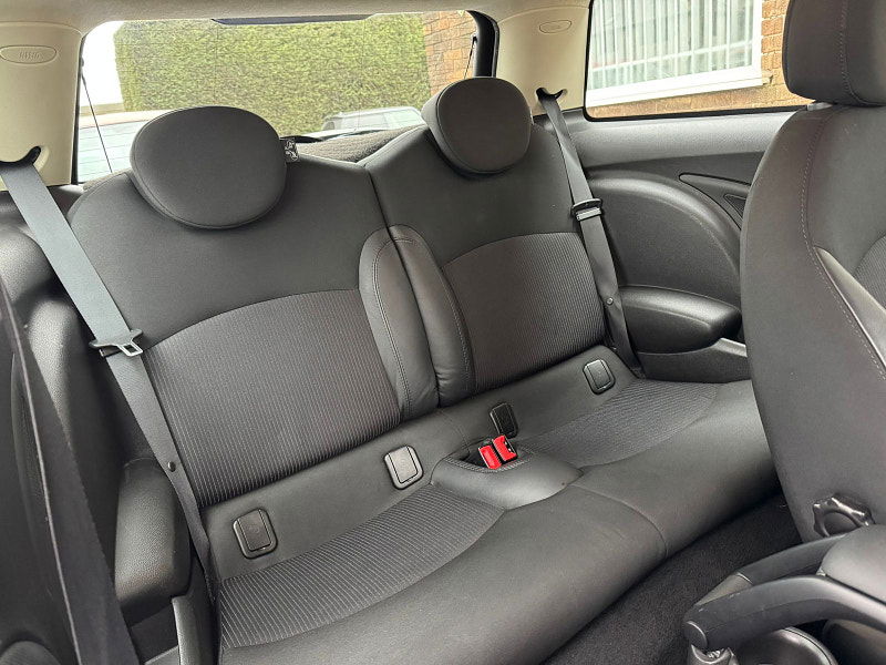 MINI Hatch 2.0L COOPER SD Hatchback 3dr Diesel Manual Euro 5 (141 bhp) 3dr Manual 2025