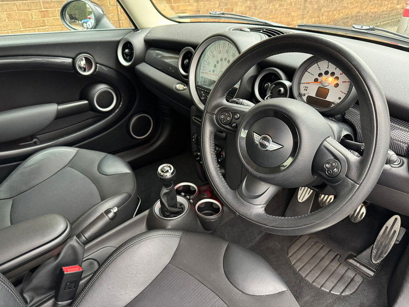 MINI Hatch 2.0L COOPER SD Hatchback 3dr Diesel Manual Euro 5 (141 bhp) 3dr Manual 2025