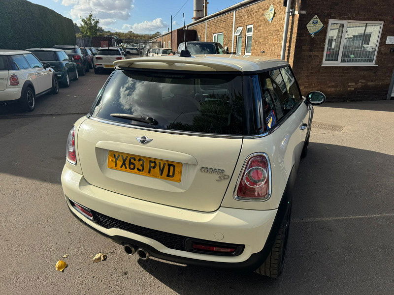 MINI Hatch 2.0L Cooper SD Hatchback 3dr Diesel Manual Euro 5 (141 bhp) 3dr Manual 2025