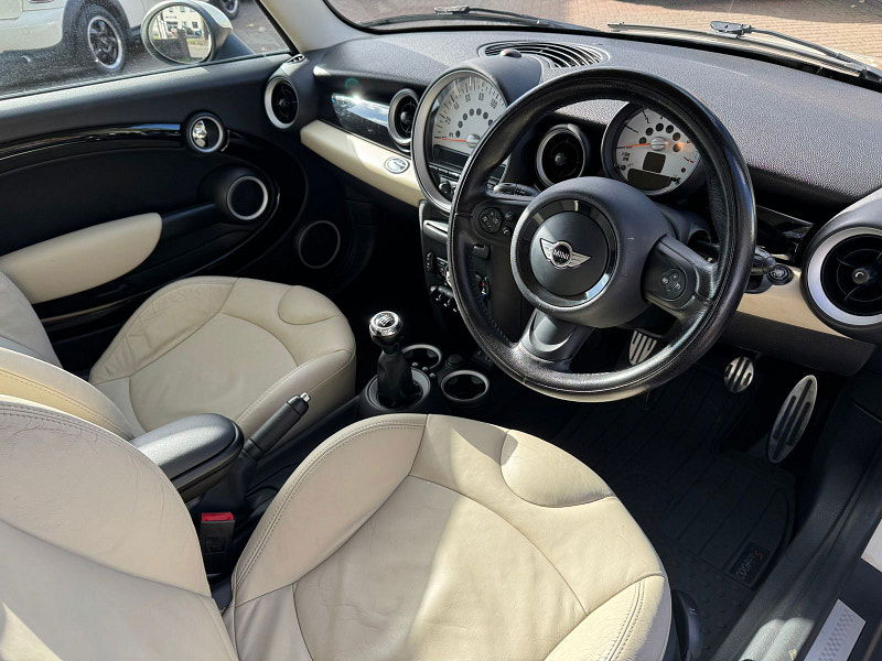 MINI Hatch 2.0L Cooper SD Hatchback 3dr Diesel Manual Euro 5 (141 bhp) 3dr Manual 2025