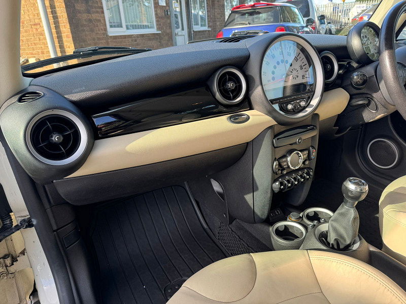 MINI Hatch 2.0L Cooper SD Hatchback 3dr Diesel Manual Euro 5 (141 bhp) 3dr Manual 2025