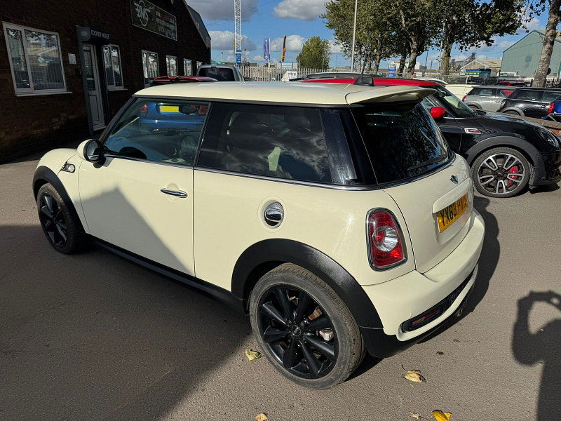 MINI Hatch 2.0L Cooper SD Hatchback 3dr Diesel Manual Euro 5 (141 bhp) 3dr Manual 2025