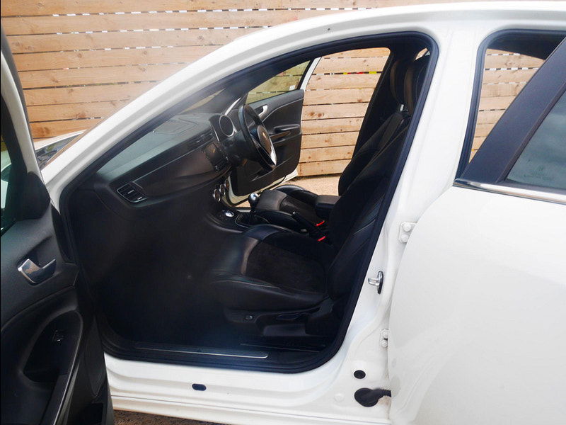 Alfa Romeo Giulietta 2.0 JTDM-2 QV Line Euro 5 (s/s) 5dr 5dr Manual 2025