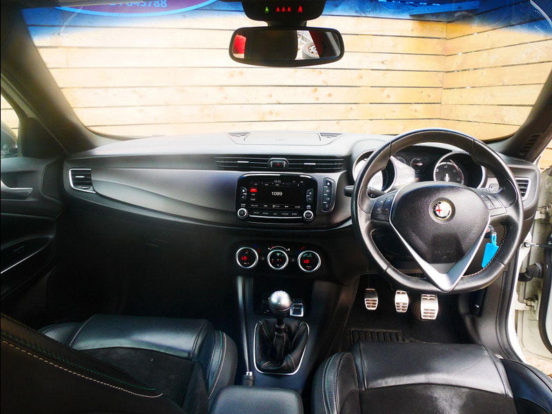 Alfa Romeo Giulietta 2.0 JTDM-2 QV Line Euro 5 (s/s) 5dr 5dr Manual 2025