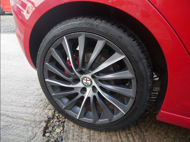 Alfa Romeo Giulietta 2.0 JTDM-2 QV Line Hatchback 5dr Diesel Manual Euro 5 (s/s) (150 bhp) 5dr Manual 2026