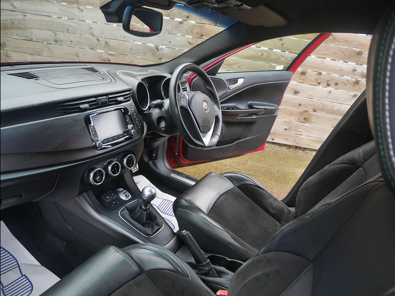 Alfa Romeo Giulietta 2.0 JTDM-2 QV Line Hatchback 5dr Diesel Manual Euro 5 (s/s) (150 bhp) 5dr Manual 2026