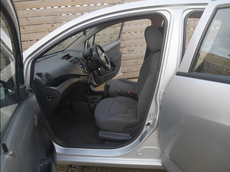 Chevrolet Spark 1.0i + Hatchback 5dr Petrol Manual Euro 5 (No a/c) (68 ps) 5dr Manual 2025