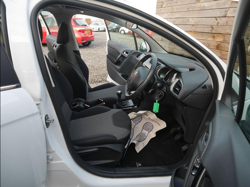 Citroen C3 1.2 VTi Selection Hatchback 5dr Petrol Manual Euro 5 (82 ps) 5dr Manual 2026