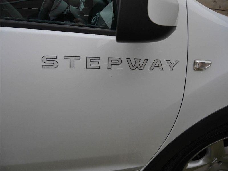 Dacia Sandero Stepway 0.9 TCe Ambiance Hatchback 5dr Petrol Manual Euro 5 (90 ps) 5dr Manual 2025