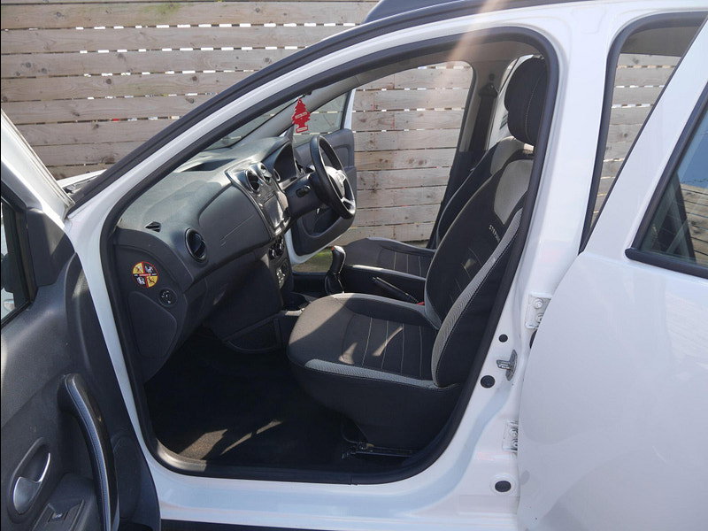 Dacia Sandero Stepway 0.9 TCe Laureate Hatchback 5dr Petrol Manual Euro 6 (s/s) (90 ps) 5dr Manual 2026