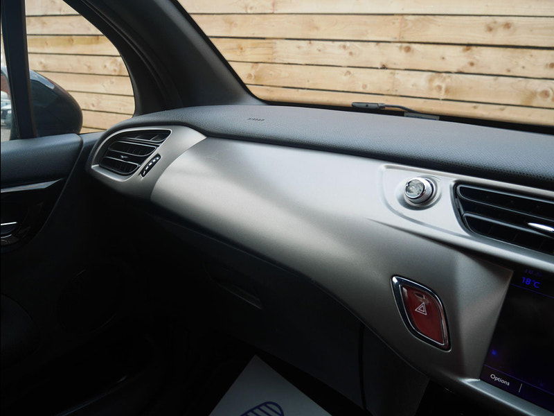 DS Automobiles DS 3 1.2 PureTech Chic Euro 6 3dr 3dr Manual 2025