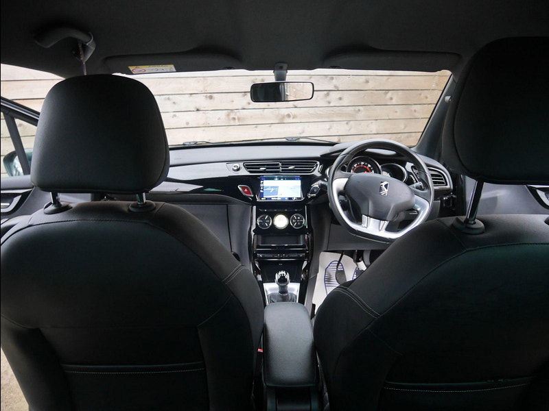 DS Automobiles DS 3 1.2 PureTech Connected Chic Hatchback 3dr Petrol Manual Euro 6 (s/s) (110 ps) 3dr Manual 2025