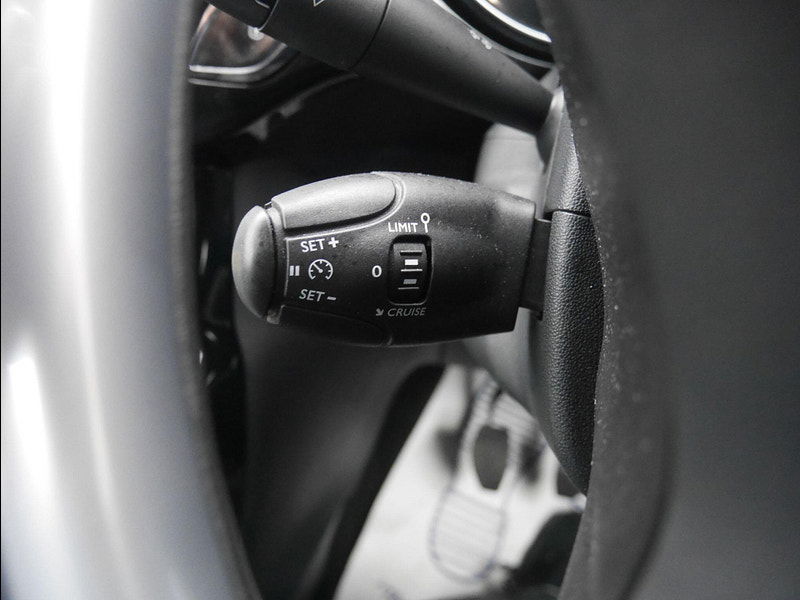 DS Automobiles DS 3 1.2 PureTech Connected Chic Hatchback 3dr Petrol Manual Euro 6 (s/s) (110 ps) 3dr Manual 2025