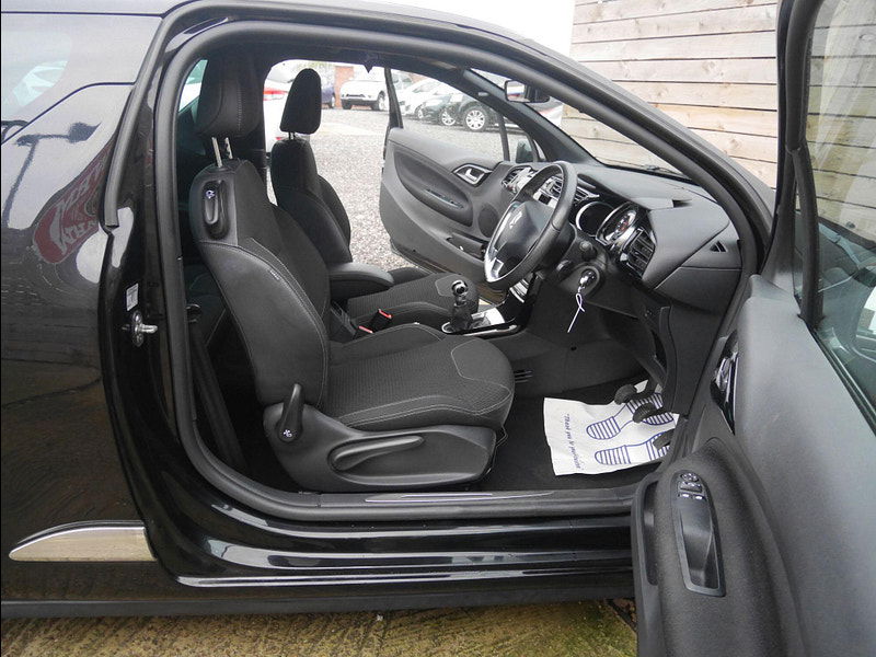 DS Automobiles DS 3 1.2 PureTech Connected Chic Hatchback 3dr Petrol Manual Euro 6 (s/s) (110 ps) 3dr Manual 2025