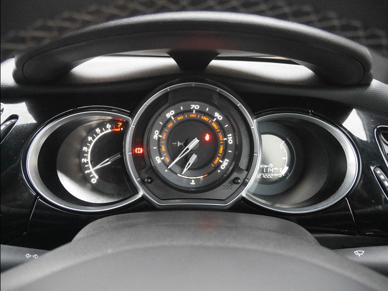 DS Automobiles DS 3 1.2 PureTech Connected Chic Hatchback 3dr Petrol Manual Euro 6 (s/s) (110 ps) 3dr Manual 2025