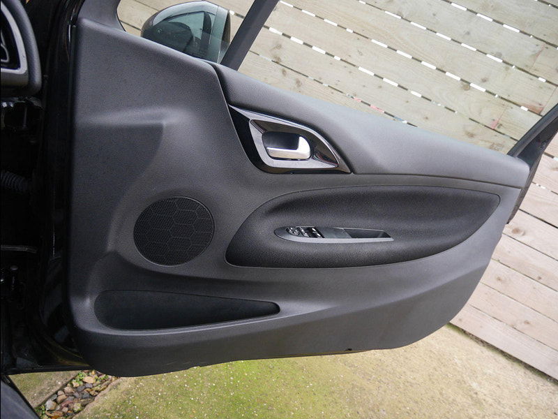 DS Automobiles DS 3 1.2 PureTech Connected Chic Hatchback 3dr Petrol Manual Euro 6 (s/s) (110 ps) 3dr Manual 2025