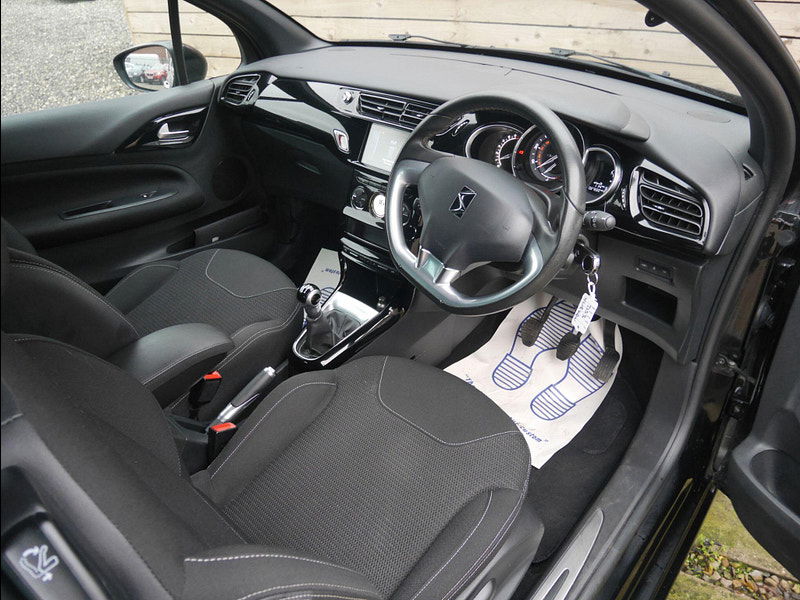 DS Automobiles DS 3 1.2 PureTech Connected Chic Hatchback 3dr Petrol Manual Euro 6 (s/s) (110 ps) 3dr Manual 2025