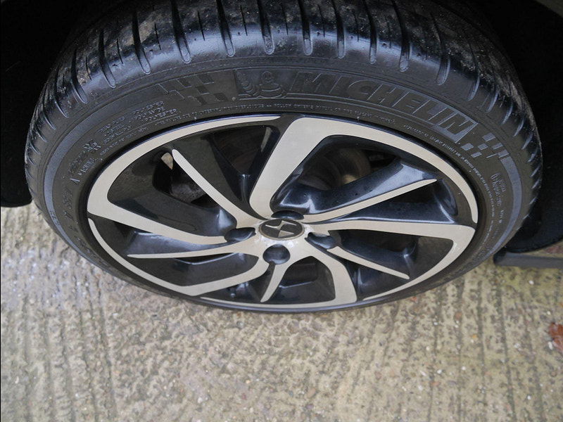 DS Automobiles DS 3 1.2 PureTech Connected Chic Hatchback 3dr Petrol Manual Euro 6 (s/s) (110 ps) 3dr Manual 2025