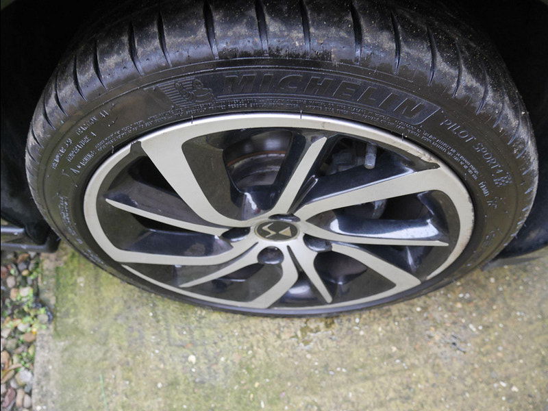 DS Automobiles DS 3 1.2 PureTech Connected Chic Hatchback 3dr Petrol Manual Euro 6 (s/s) (110 ps) 3dr Manual 2025