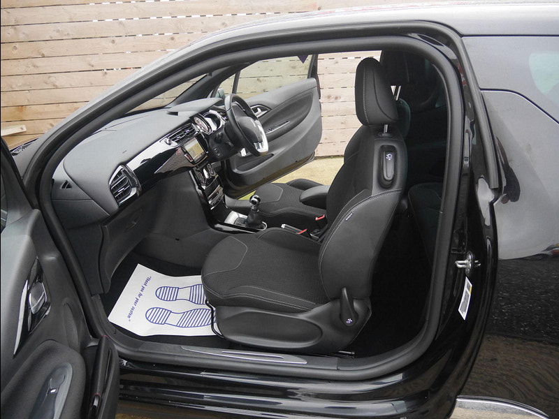 DS Automobiles DS 3 1.2 PureTech Connected Chic Hatchback 3dr Petrol Manual Euro 6 (s/s) (110 ps) 3dr Manual 2025