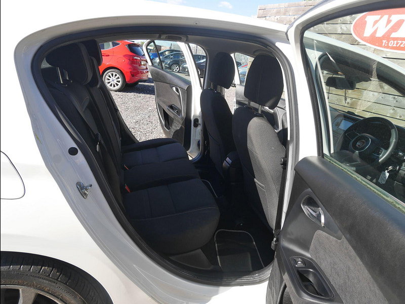 Fiat Tipo 1.3 MultiJetII Lounge Hatchback 5dr Diesel Manual Euro 6 (s/s) (95 ps) 5dr Manual 2026