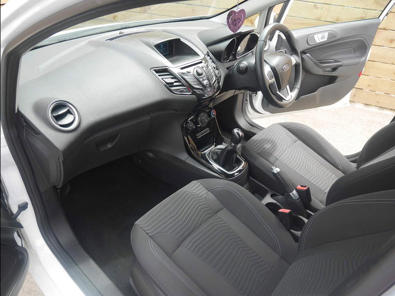 Ford Fiesta 1.0T EcoBoost Zetec Euro 5 (s/s) 5dr 5dr Manual 2026
